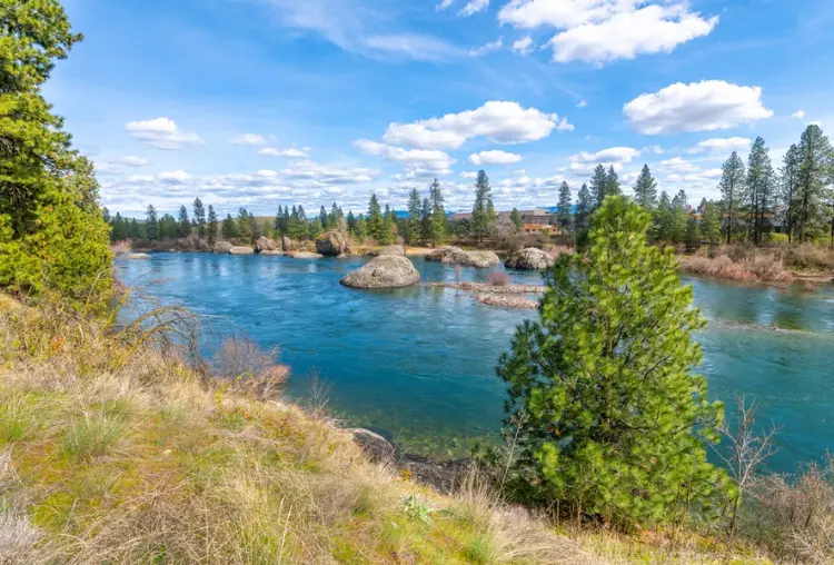 Riverfront view of the Spokane River as it runs through Spokane Valley, Washington, at Islands Trailhead park.